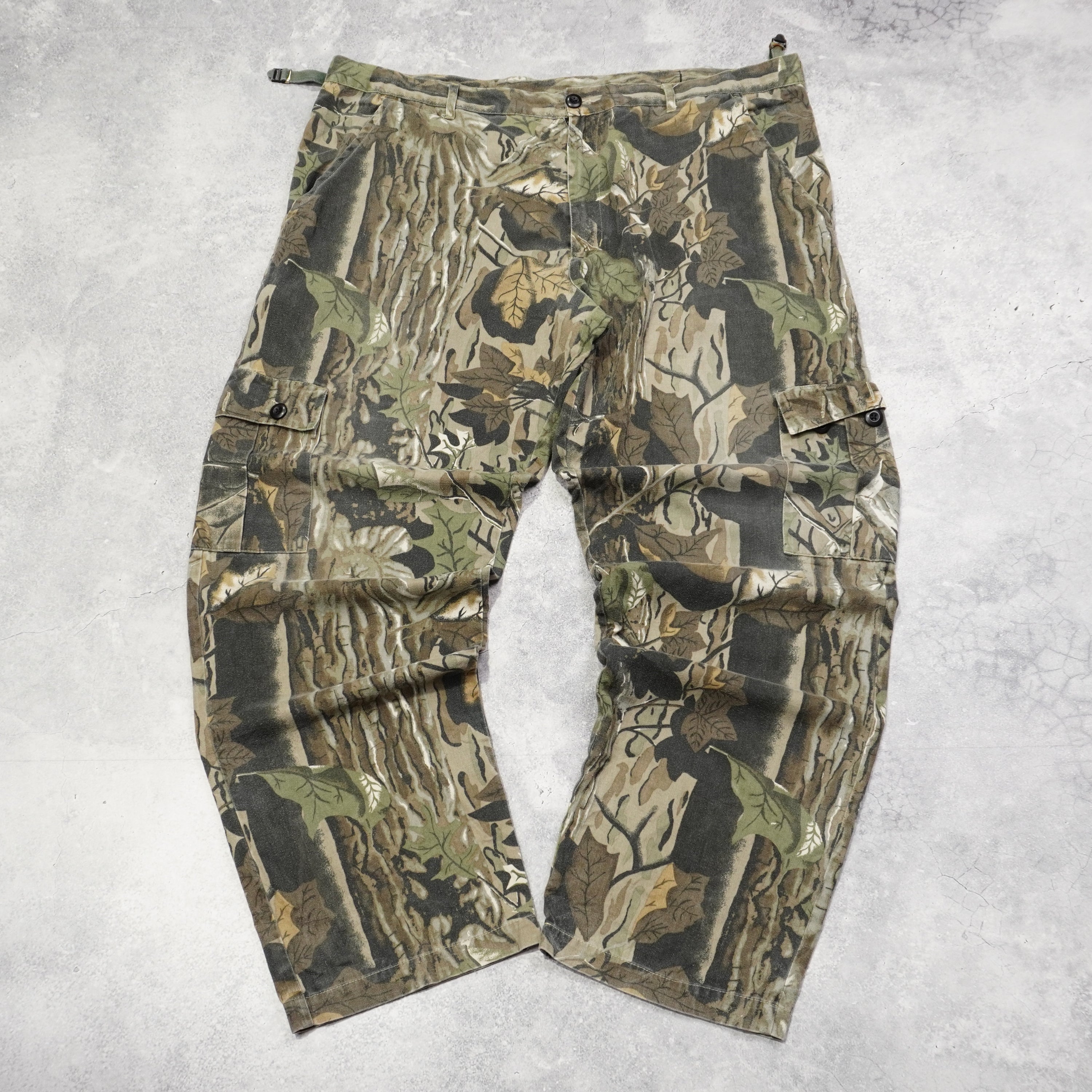 2000s Tall Timber Real Tree Cargo Pants