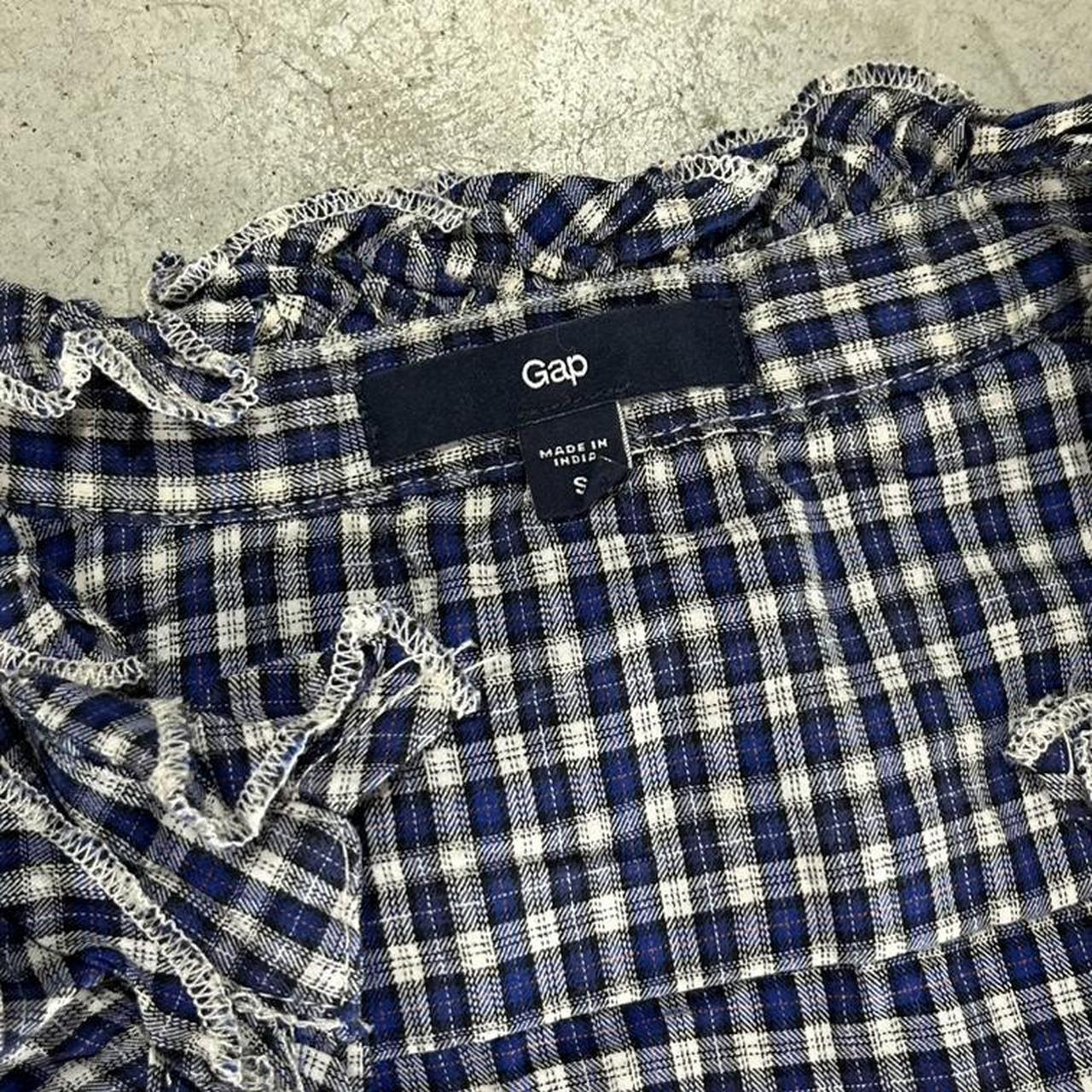 2000s Gap Ruffled Button Up